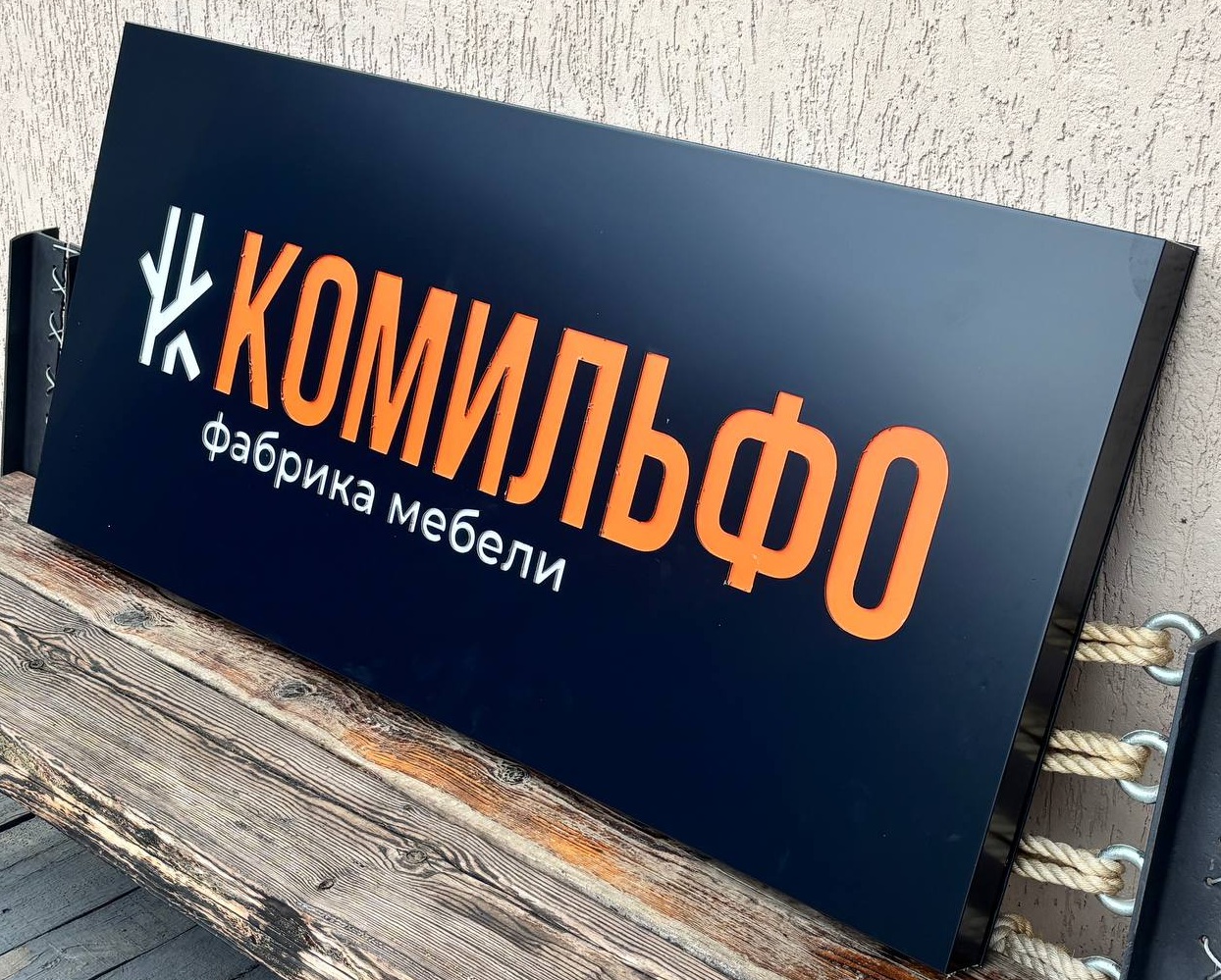 Световой короб с инкрустацией